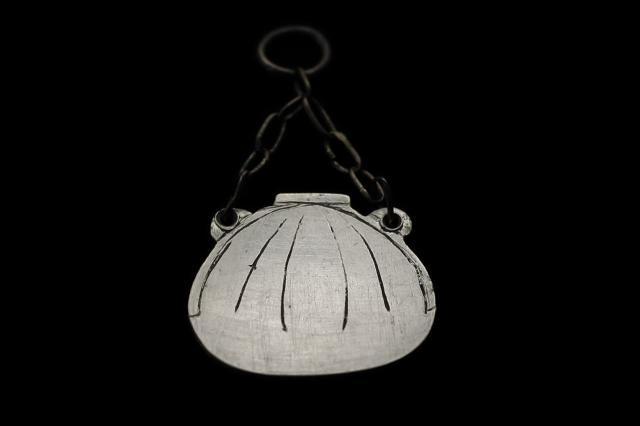 Almoner collar jewel used in Changi Prison ©Museum of Freemasonry