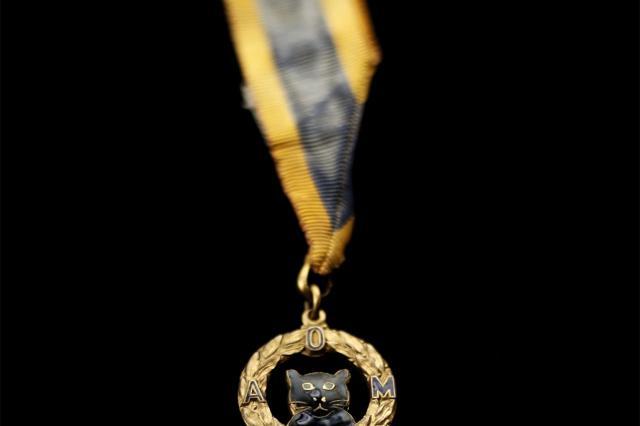 AOM black cat jewel ©Museum of Freemasonry