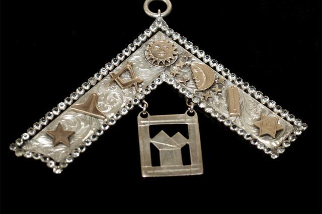 Past Master’s collar jewel ©Museum of Freemasonry