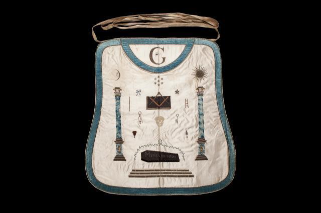 Freemason's apron, silk with embroidered symbols, 19th century ©Museum of Freemasonry, London