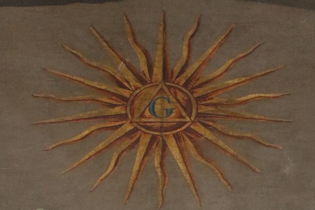 Blazing yellow star with a letter 'G' in the centre and rays radiating out of it