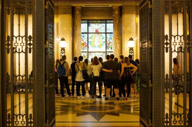 Visitors enjoy a guided tour at Freemasons’ Hall ©Museum of Freemasonry