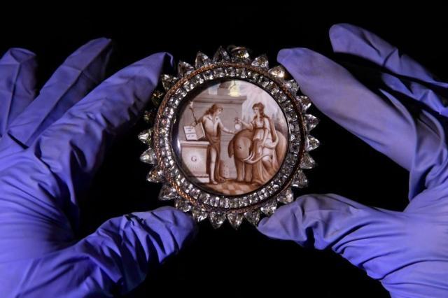 Museum of Freemasonry press Image from Bejewelled exhibition 2018. REUTERS / Toby Melville