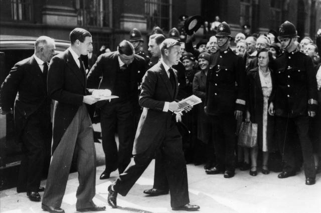 Royal brothers arrive at Masonic Peace Memorial Building (1933) ©Museum of Freemasonry, London