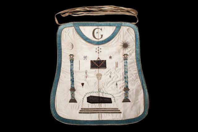Freemason's apron, silk with embroidered symbols, 19th century ©Museum of Freemasonry, London