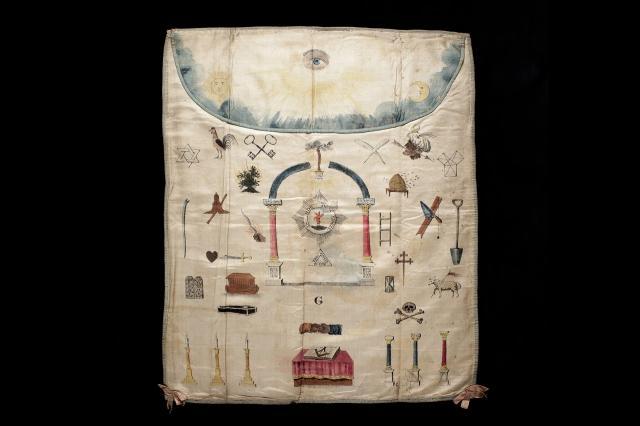 Freemason's apron, linen with hand drawn symbols, 19th century ©Museum of Freemasonry, London