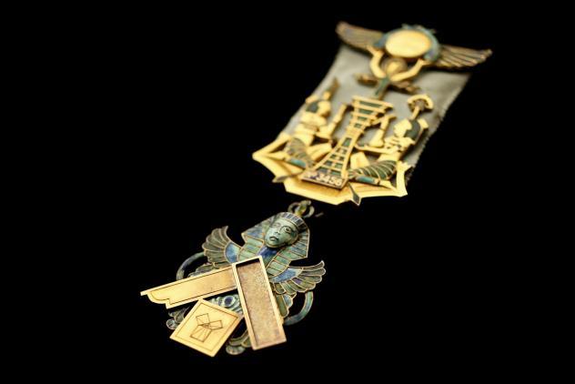 Authors' Lodge Past Masters Jewel (c1910) ©Museum of Freemasonry